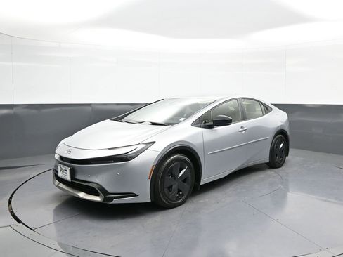 Certified 2024 Toyota Prius Prime SE image 1