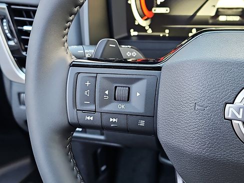 Certified 2025 Nissan Rogue SL image 22