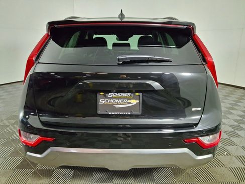 Used 2023 Kia Niro EX Touring image 4
