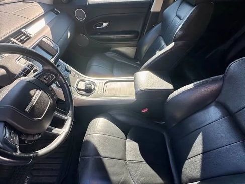 Used 2016 Land Rover Range Rover Evoque SE image 12