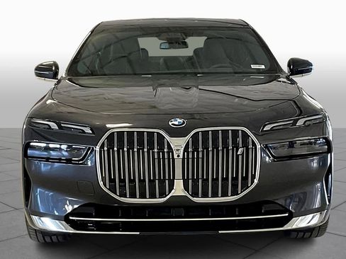 Used 2025 BMW i7 eDrive50 image 3