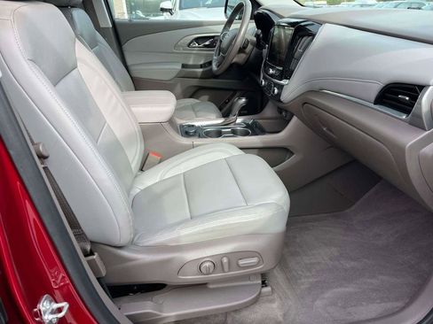 Used 2019 Chevrolet Traverse LT w/ LT Premium Package image 12