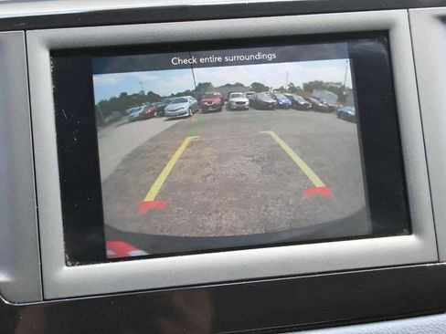 Used 2021 Chrysler Voyager Lxi image 14