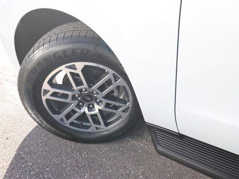 New 2025 Ford Expedition Active image 4