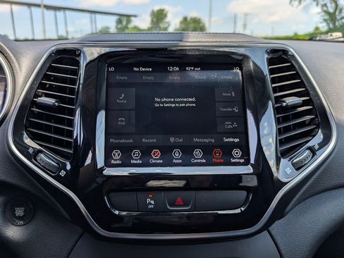 Used 2019 Jeep Cherokee Limited AWD/4WD image 28