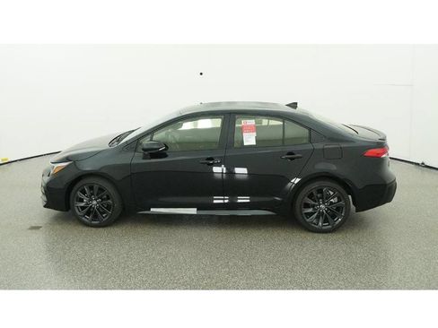 Used 2026 Toyota Corolla SE FWD image 4