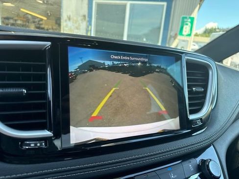 Used 2022 Chrysler Pacifica Touring w/ S Appearance Package AWD/4WD image 31