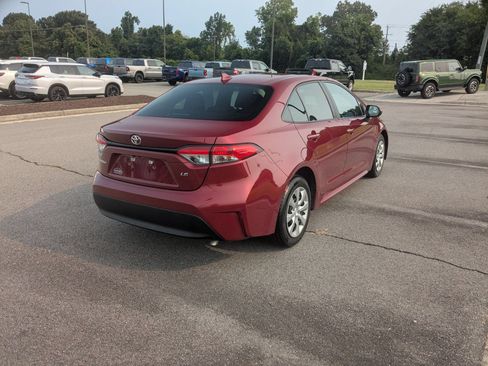 Used 2024 Toyota Corolla LE FWD image 3