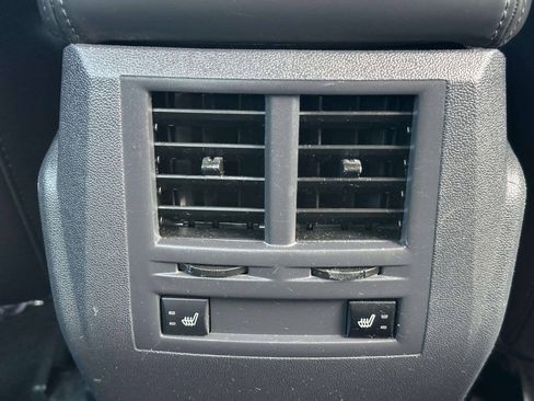 Used 2010 Chrysler 300 C w/ Luxury Group II RWD image 21