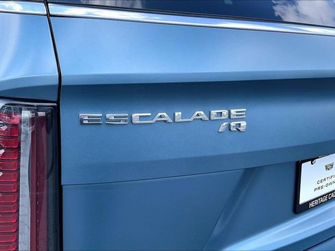 Certified 2025 Cadillac Escalade IQ Luxury 2 AWD/4WD image 24