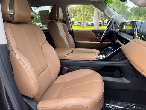 Used 2025 INFINITI QX80 Sensory AWD/4WD image 24