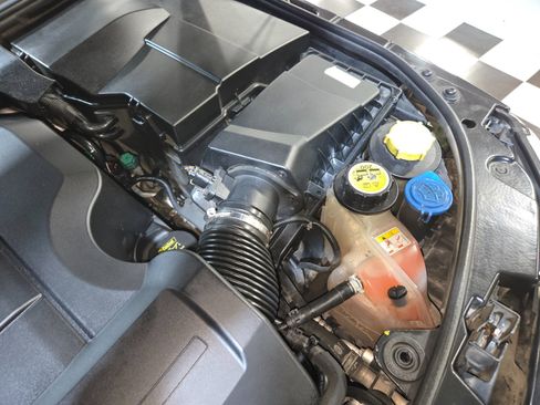 Used 2015 Land Rover LR4 HSE LUX image 57