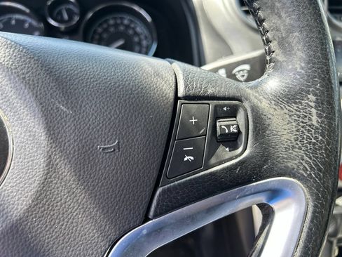 Used 2013 Chevrolet Captiva Sport LTZ FWD image 19