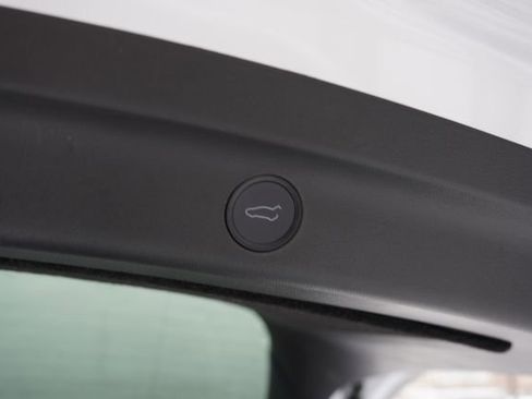 Used 2022 Tesla Model Y Performance image 21