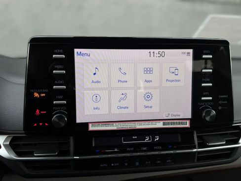 Used 2024 Toyota Sienna LE image 29