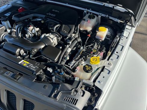 Used 2020 Jeep Wrangler Unlimited Sahara image 42