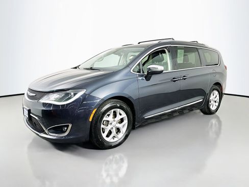 Used 2020 Chrysler Pacifica Limited FWD image 4