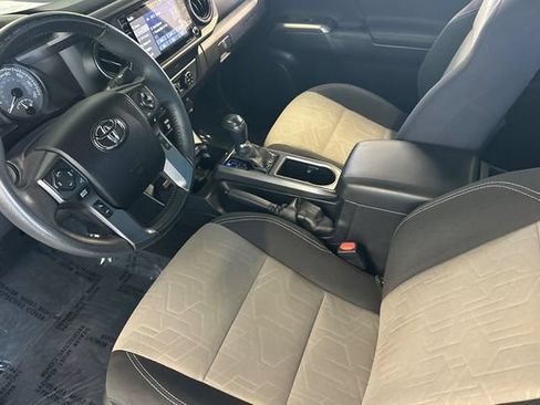 Certified 2020 Toyota Tacoma TRD Sport w/ Technology Package AWD/4WD image 12