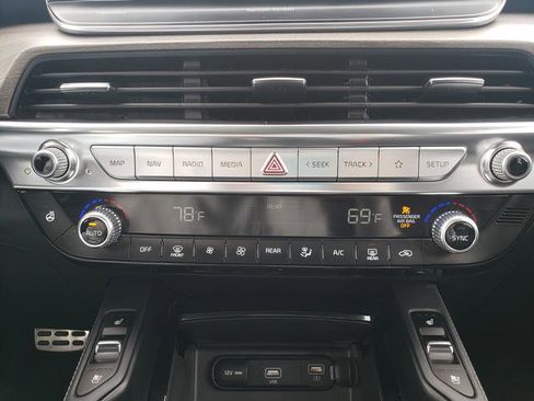 Certified 2022 Kia Telluride SX w/ SX Prestige Package AWD/4WD image 25