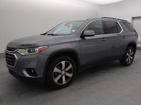 Used 2021 Chevrolet Traverse LT w/ LT Premium Package image 2