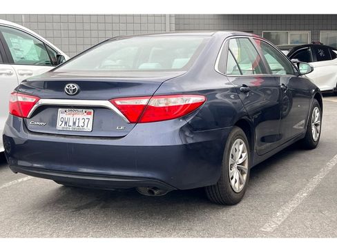 Used 2017 Toyota Camry LE image 5