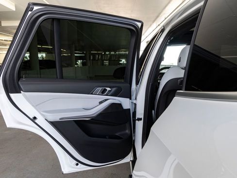 Used 2024 BMW X5 xDrive40i w/ Parking Assistance Package AWD/4WD image 20