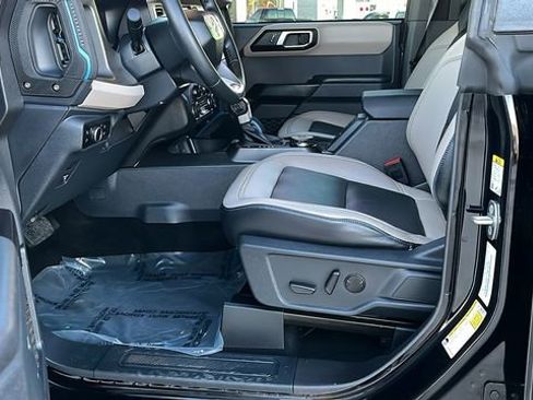 Used 2024 Ford Bronco Wildtrak image 19