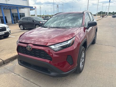 Used 2025 Toyota RAV4 LE AWD/4WD image 3