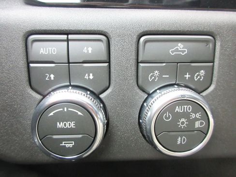 New 2026 GMC Sierra 1500 Elevation image 17