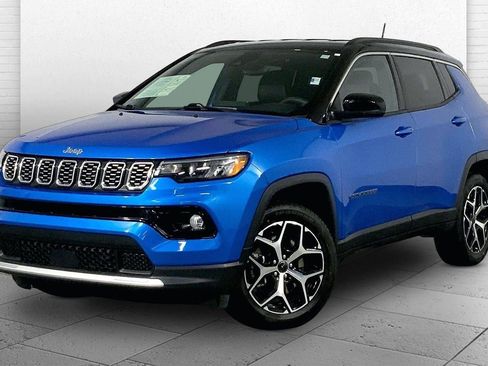 Used 2025 Jeep Compass Limited AWD/4WD image 12