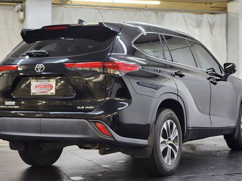 Used 2021 Toyota Highlander XLE image 5