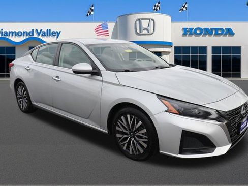 Used 2023 Nissan Altima 2.5 SV image 1