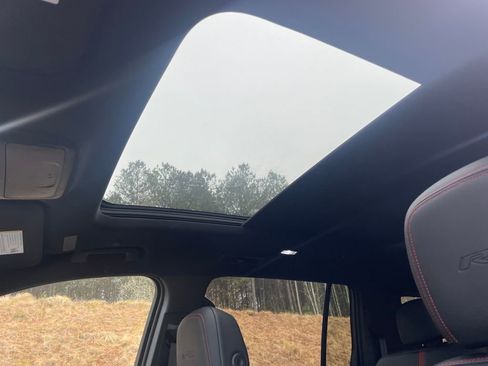 Used 2024 Chevrolet Traverse RS image 21