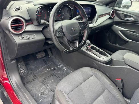 Certified 2024 Chevrolet Trax RS w/ Sunroof Package FWD image 11