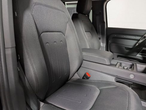 Used 2021 Land Rover Defender 110 image 26