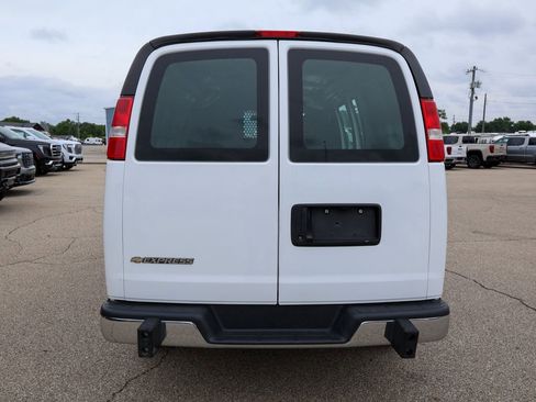 Used 2024 Chevrolet Express 2500 w/ Driver Convenience Package RWD image 4