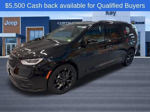 New 2026 Chrysler Pacifica Limited w/ S Appearance Package FWD image 2