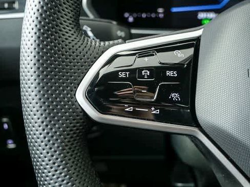 Certified 2022 Volkswagen Tiguan SE R-Line image 11