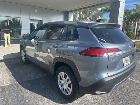 Used 2022 Toyota Corolla Cross L image 2