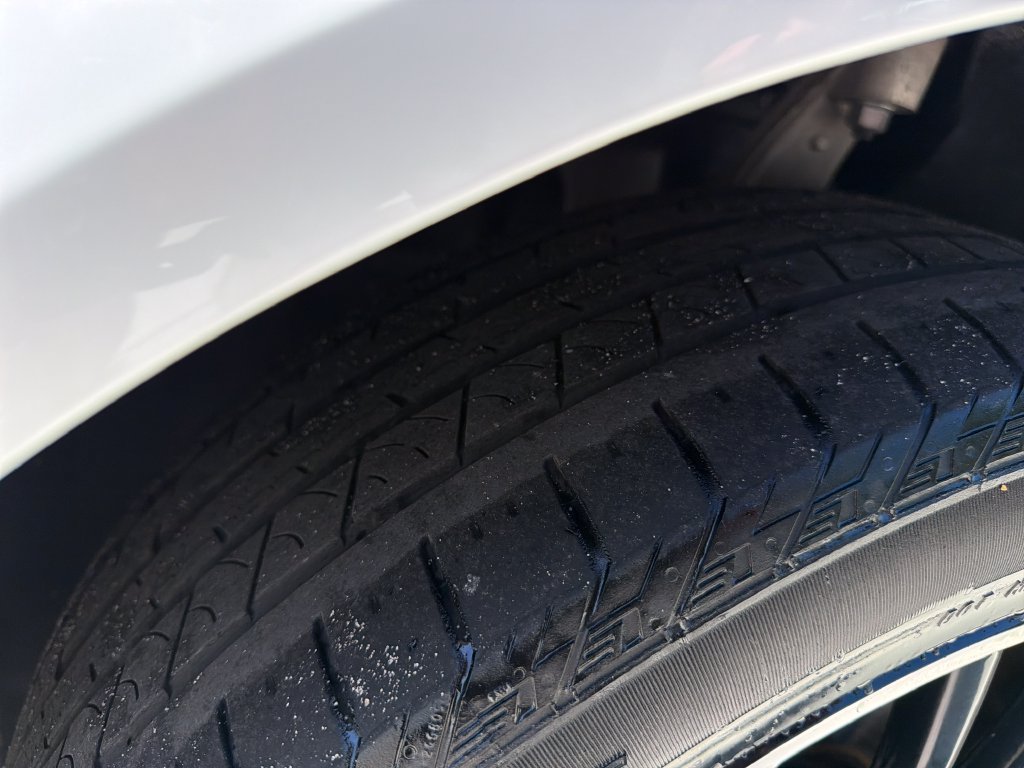 Used 2023 Volvo XC60 B5 Plus AWD/4WD image 13
