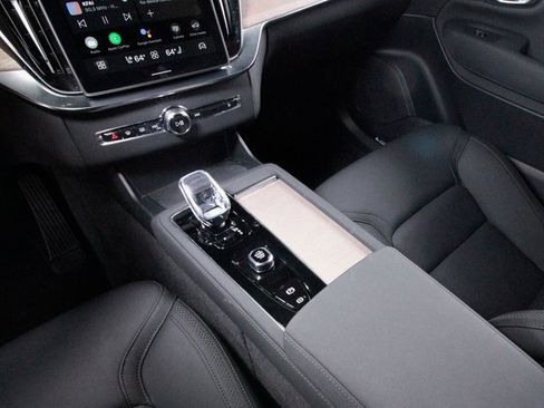 Certified 2025 Volvo XC90 B6 Plus image 10