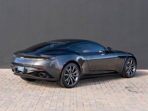 Used 2018 Aston Martin DB11 Coupe image 3