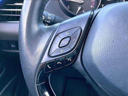 Used 2022 Toyota C-HR XLE image 18