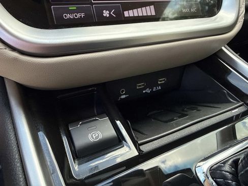 Used 2020 Subaru Outback Limited XT AWD/4WD image 36
