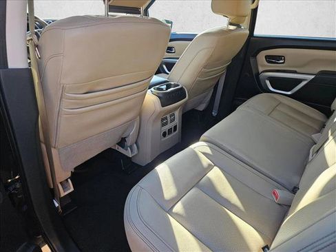 Used 2019 Nissan Titan SL image 8
