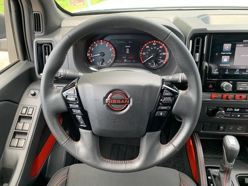 Used 2025 Nissan Frontier Pro-X RWD image 11
