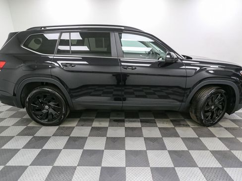 Used 2024 Volkswagen Atlas SE w/ Black Wheel Package image 9