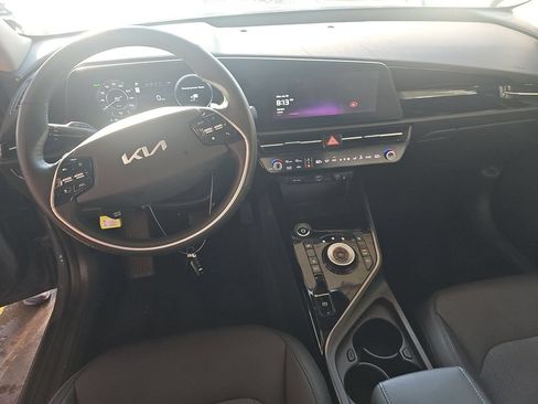 Used 2023 Kia Niro Wind w/ Wind Preserve Package FWD image 6