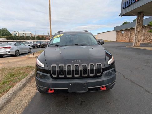 Used 2016 Jeep Cherokee Trailhawk w/ Comfort/Convenience Group AWD/4WD image 2