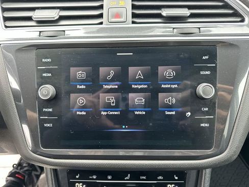 Used 2022 Volkswagen Tiguan SE image 23